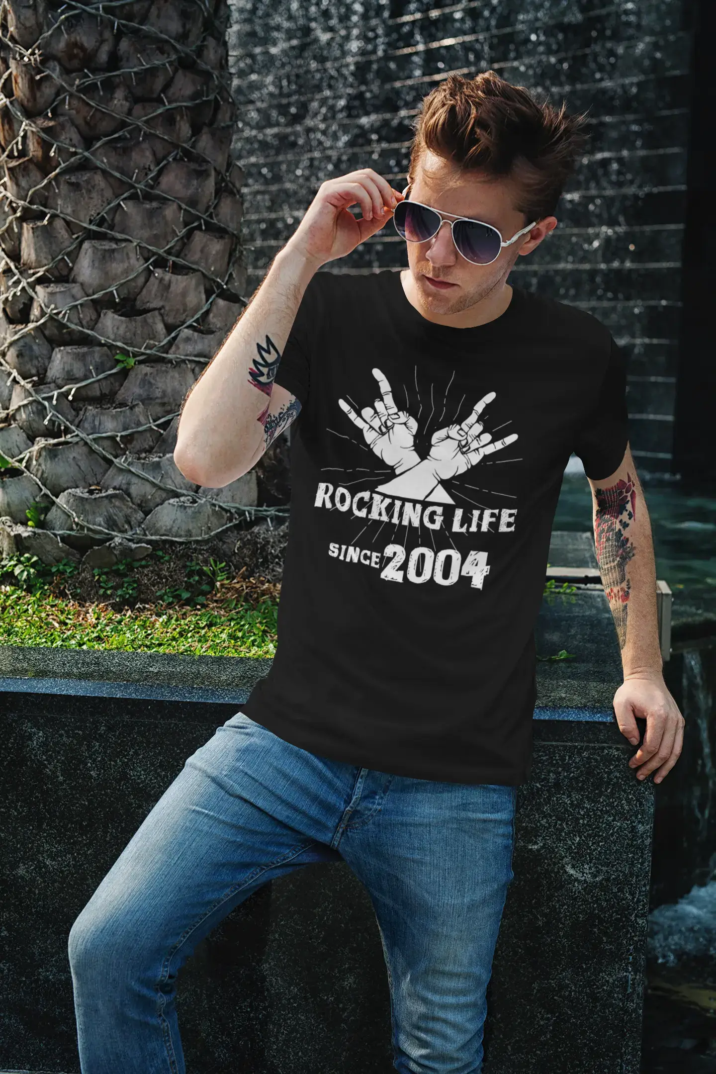 Rocking Life Since 2004 Men's T-shirt Black Birthday Gift 00419