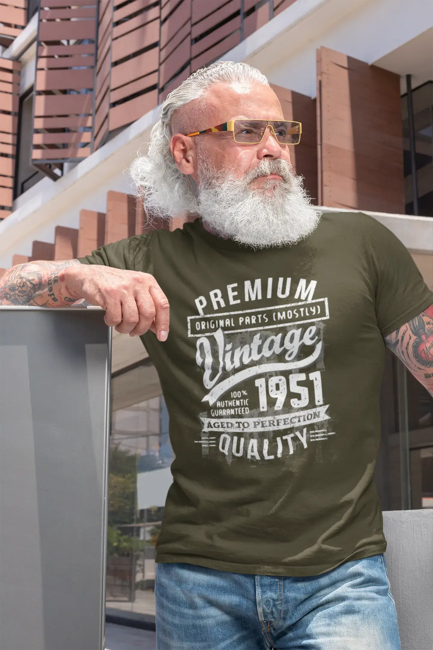 ULTRABASIC - Graphic Men's 1951 Aged to Perfection Birthday Gift T-Shirt