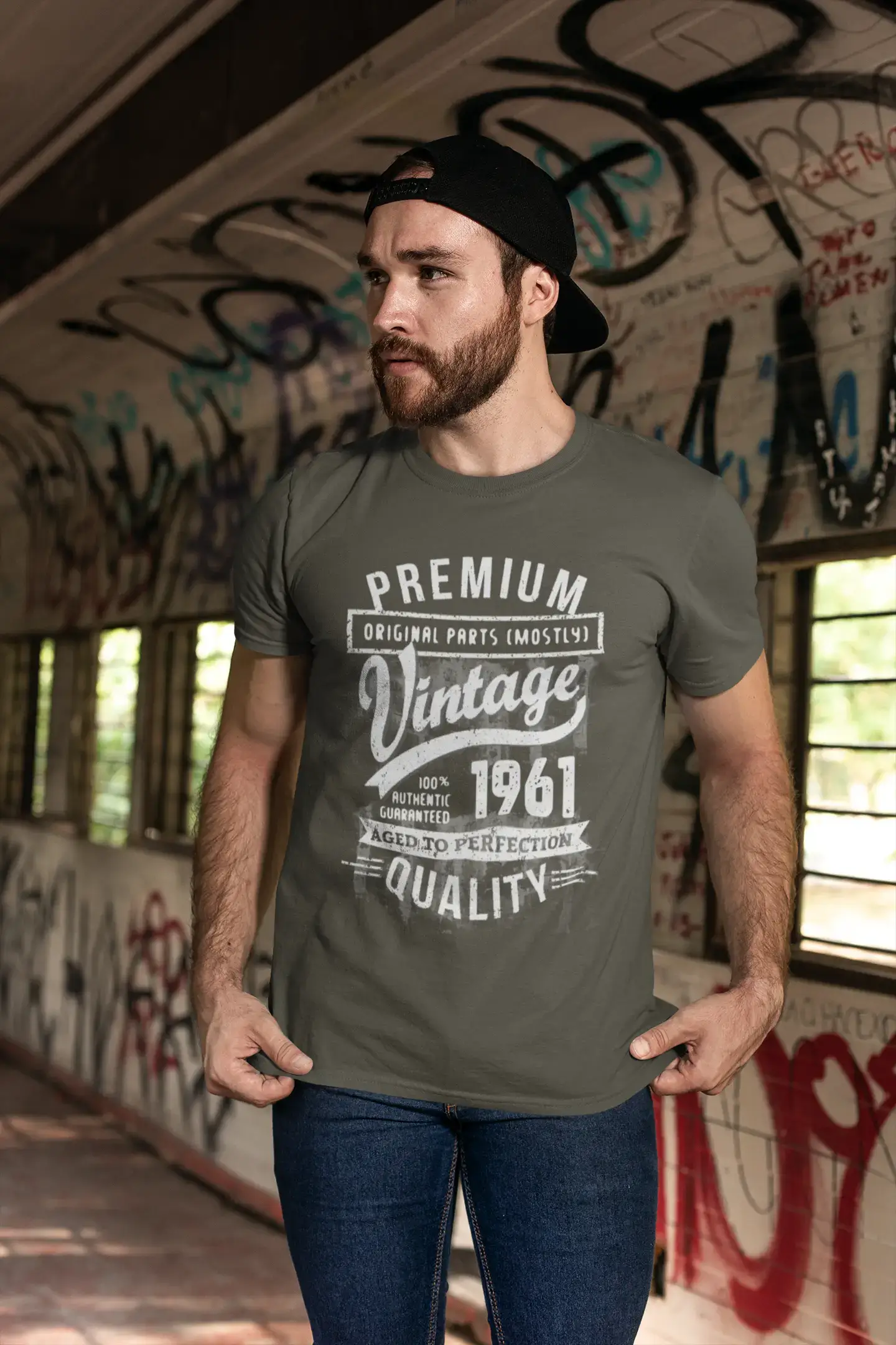 ULTRABASIC - Graphic Men's 1961 Aged to Perfection Birthday Gift T-Shirt