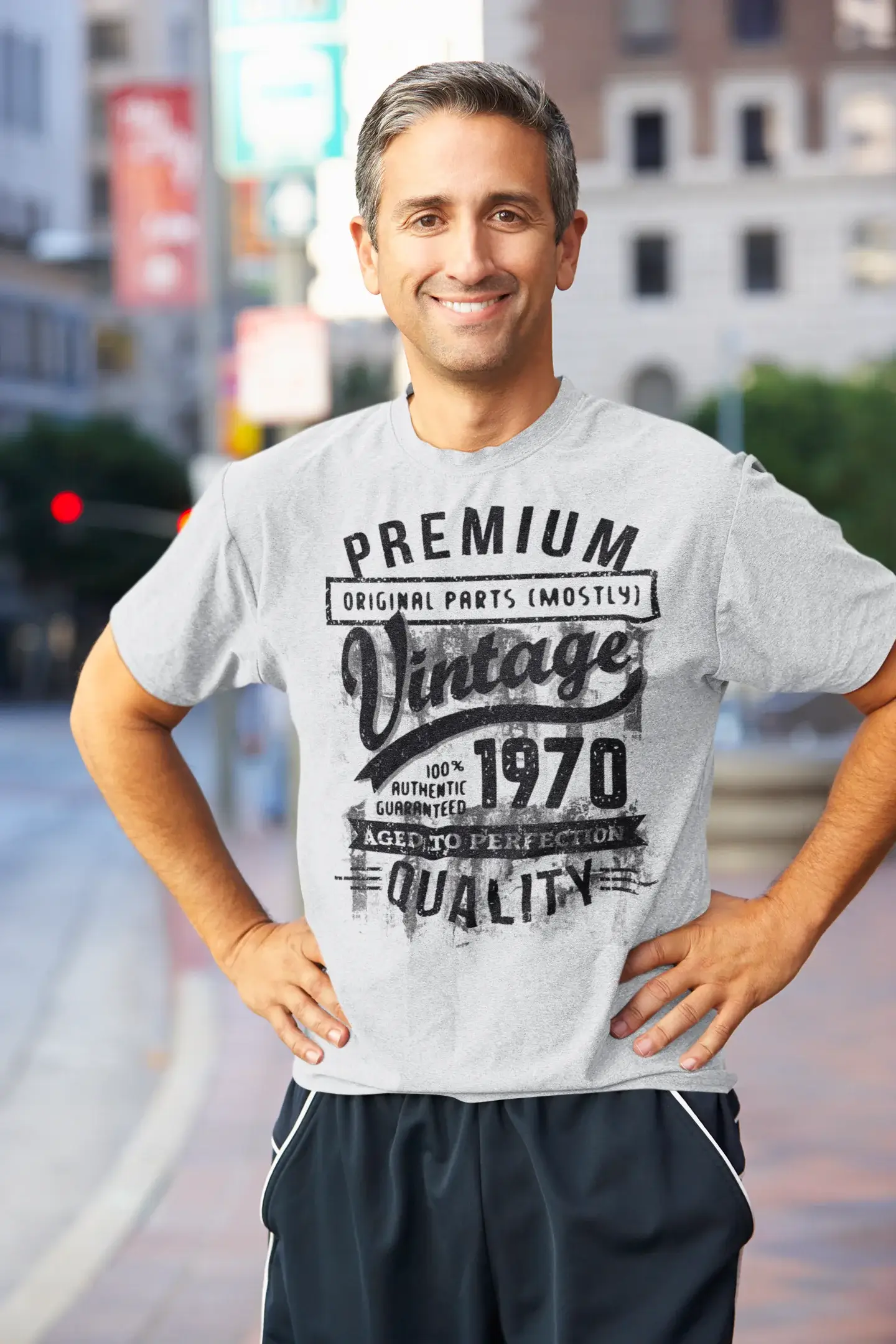 ULTRABASIC - Graphic Men's 1970 Aged to Perfection Birthday Gift T-Shirt