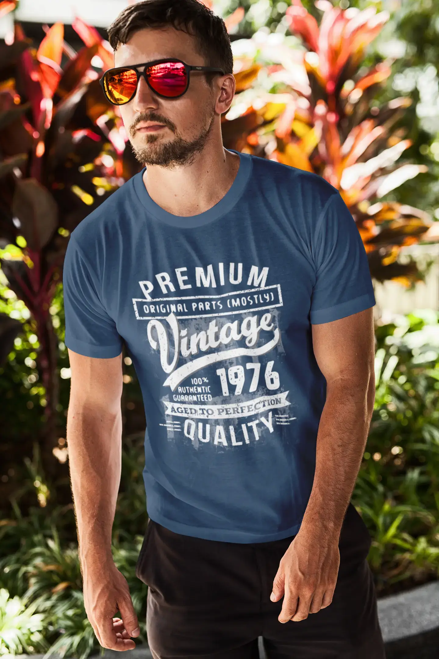 ULTRABASIC - Graphic Men's 1976 Aged to Perfection Birthday Gift T-Shirt