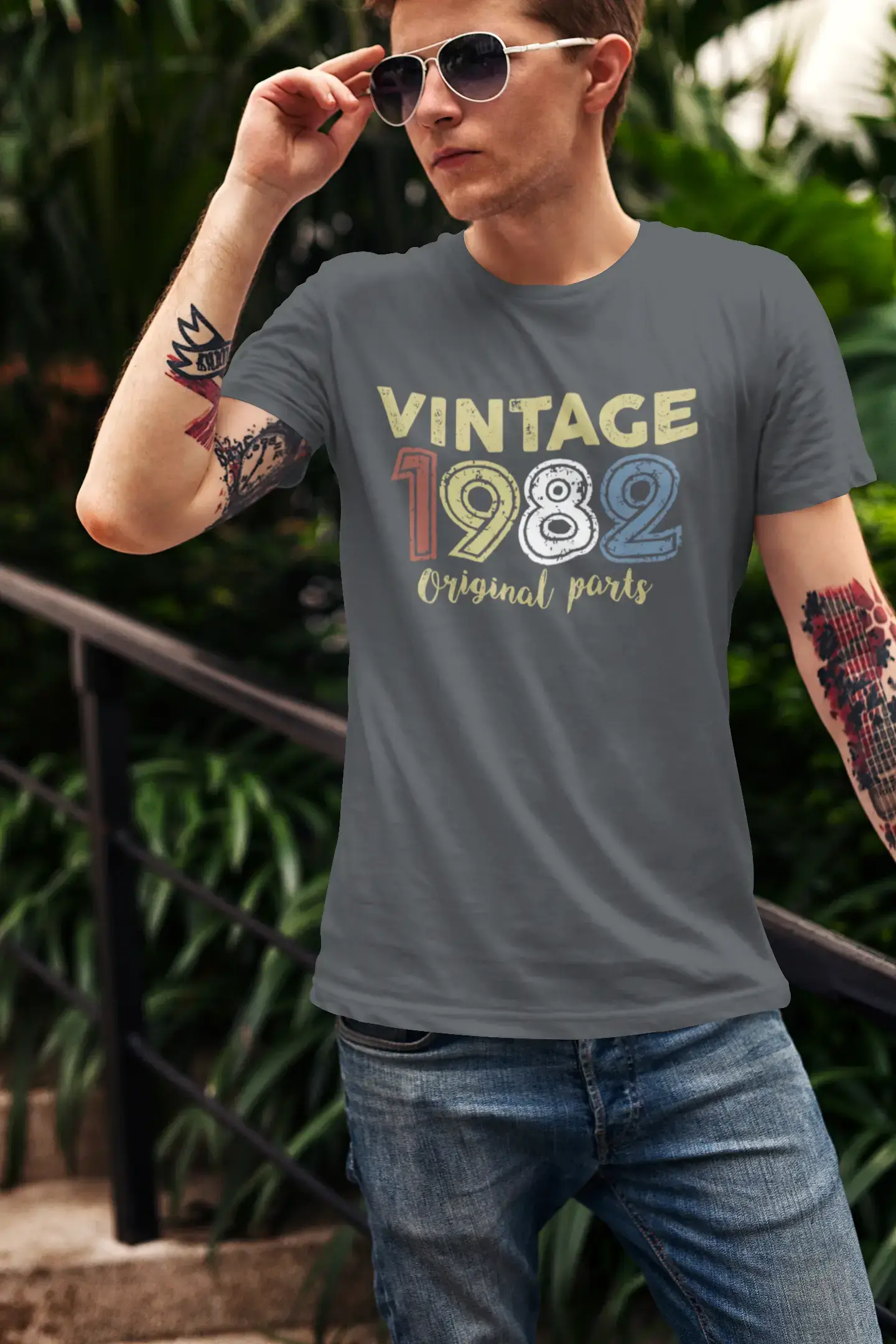 ULTRABASIC - Graphic Printed Men's Vintage 1982 T-Shirt Deep Black
