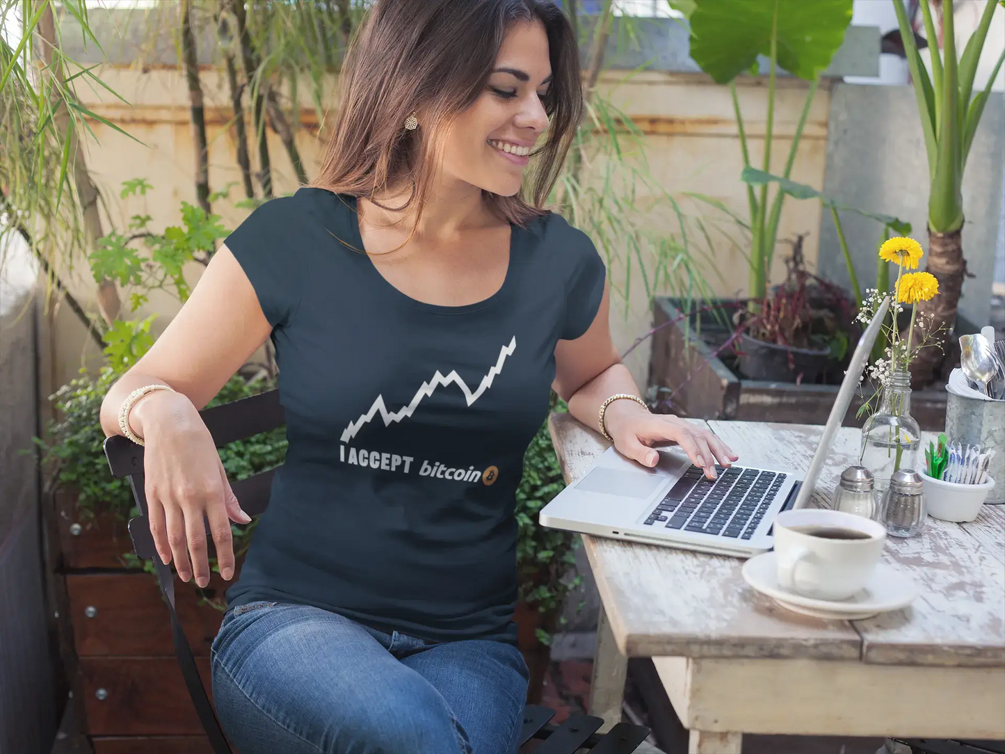 Ultrabasic® Tee-Shirt Femme col Rond Décolleté I Accept Bitcoin Millionnaire BTC HODL Tee Crypto Gift Idea