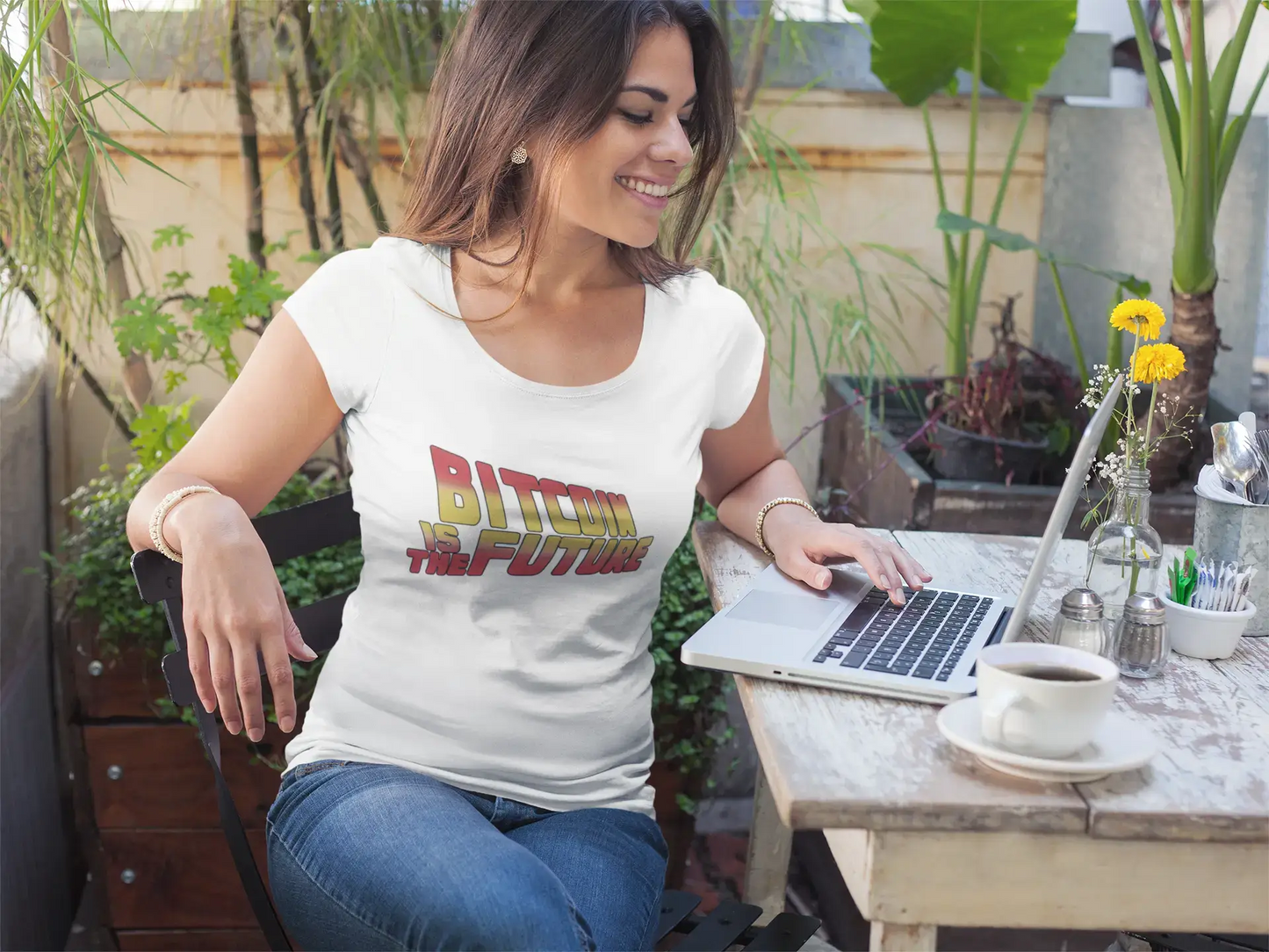 Ultrabasic® Tee-Shirt Femme col Rond Décolleté Bitcoin is The Future Crypto Tee HODL BTC Cadeau Idée