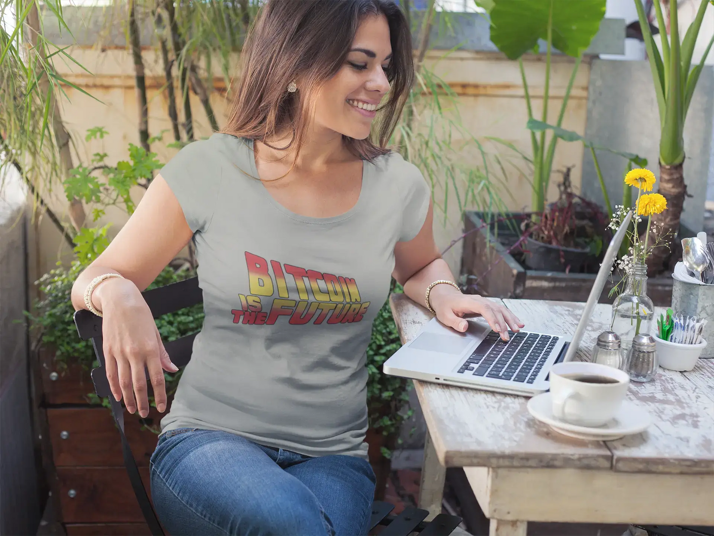 Ultrabasic® Tee-Shirt Femme col Rond Décolleté Bitcoin is The Future Crypto Tee HODL BTC Cadeau Idée