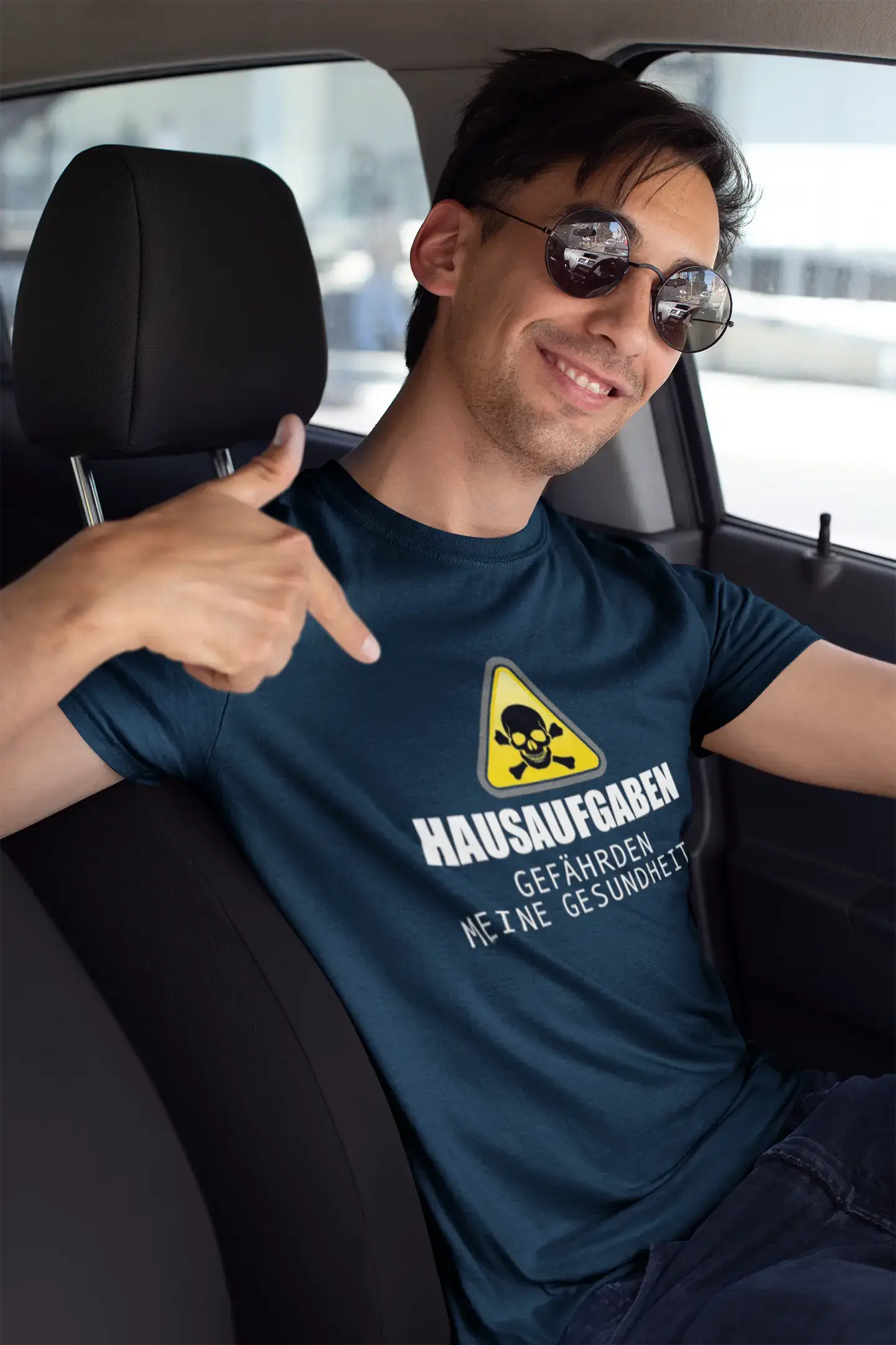 Men’s Graphic T-Shirt Hausaufgaben Gefährden Meine Gesundheit Military Green Gift Idea