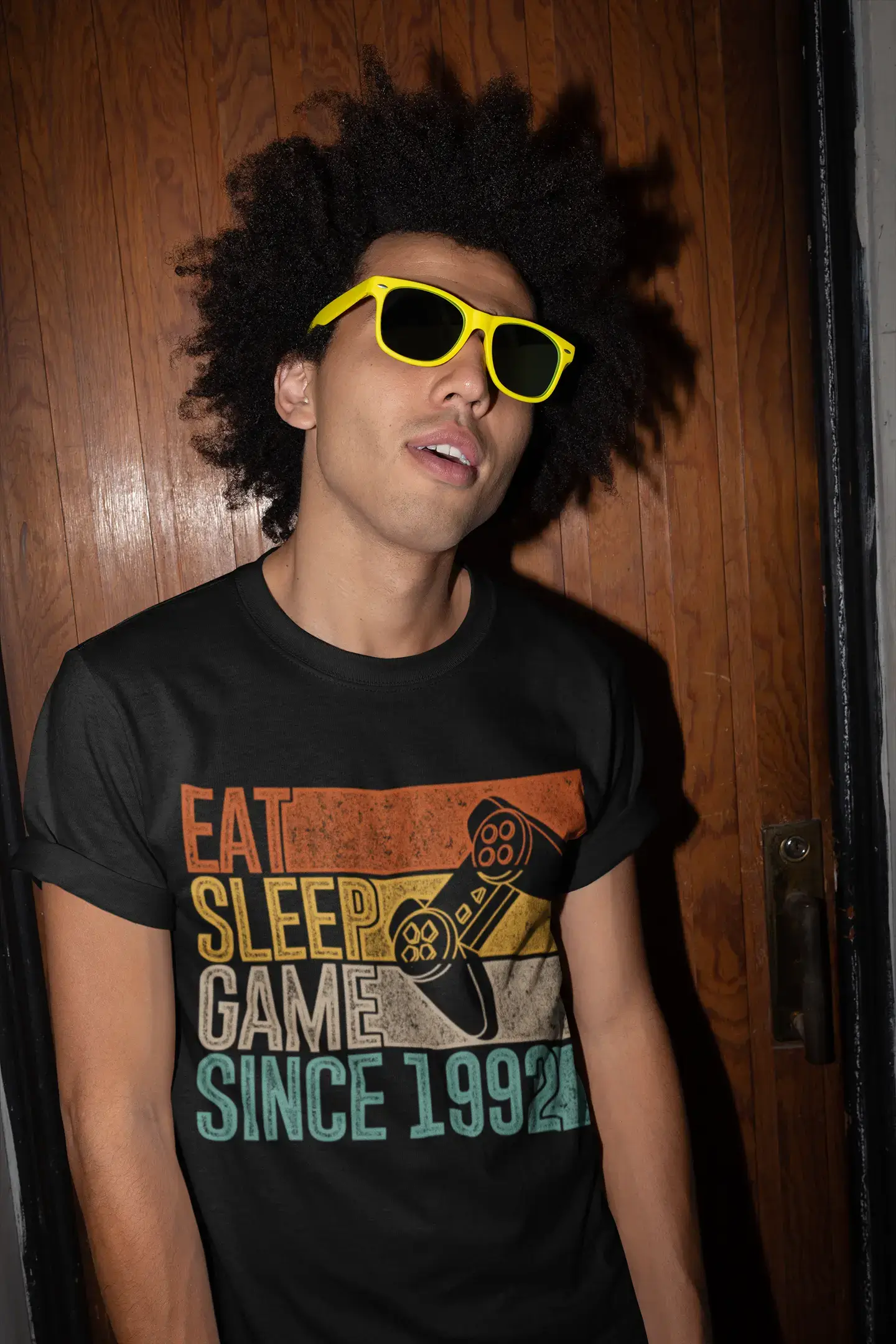 ULTRABASIC Men's T-Shirt Eat Sleep Game Since 1992 - Gift For 28th Birthday - Gamer Tee Shirt