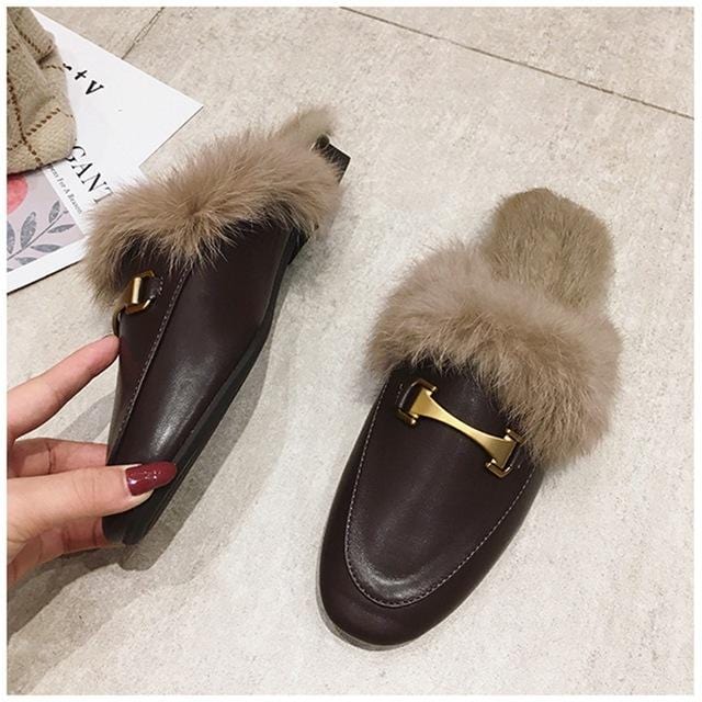 SUOJIALUN Women Flat Slippers Slip On Mules Brand Designers 2019 Fashion Luxury Rivet T-strap Slides Slip On Loafers Mules